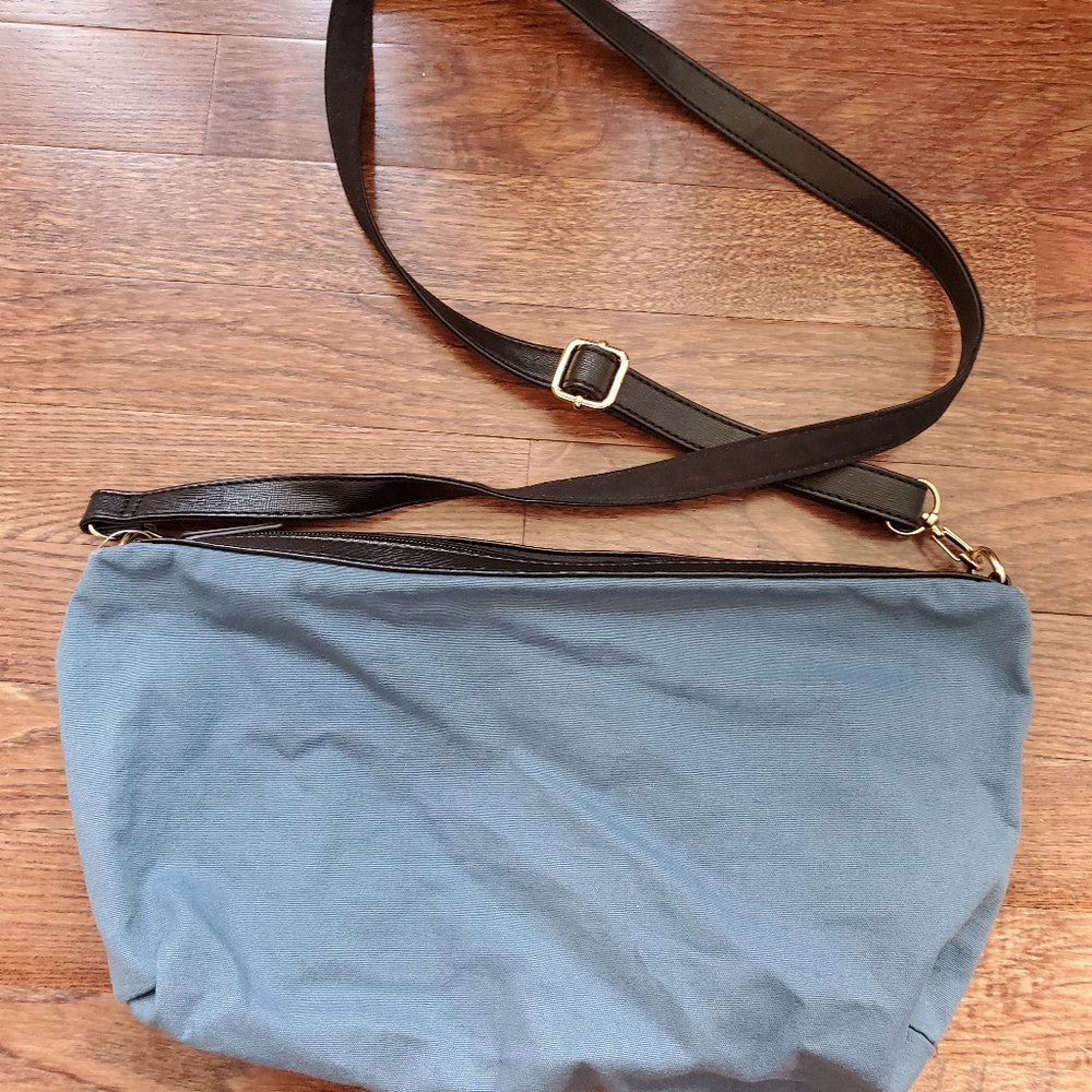 crossbody - Picture 5 of 6